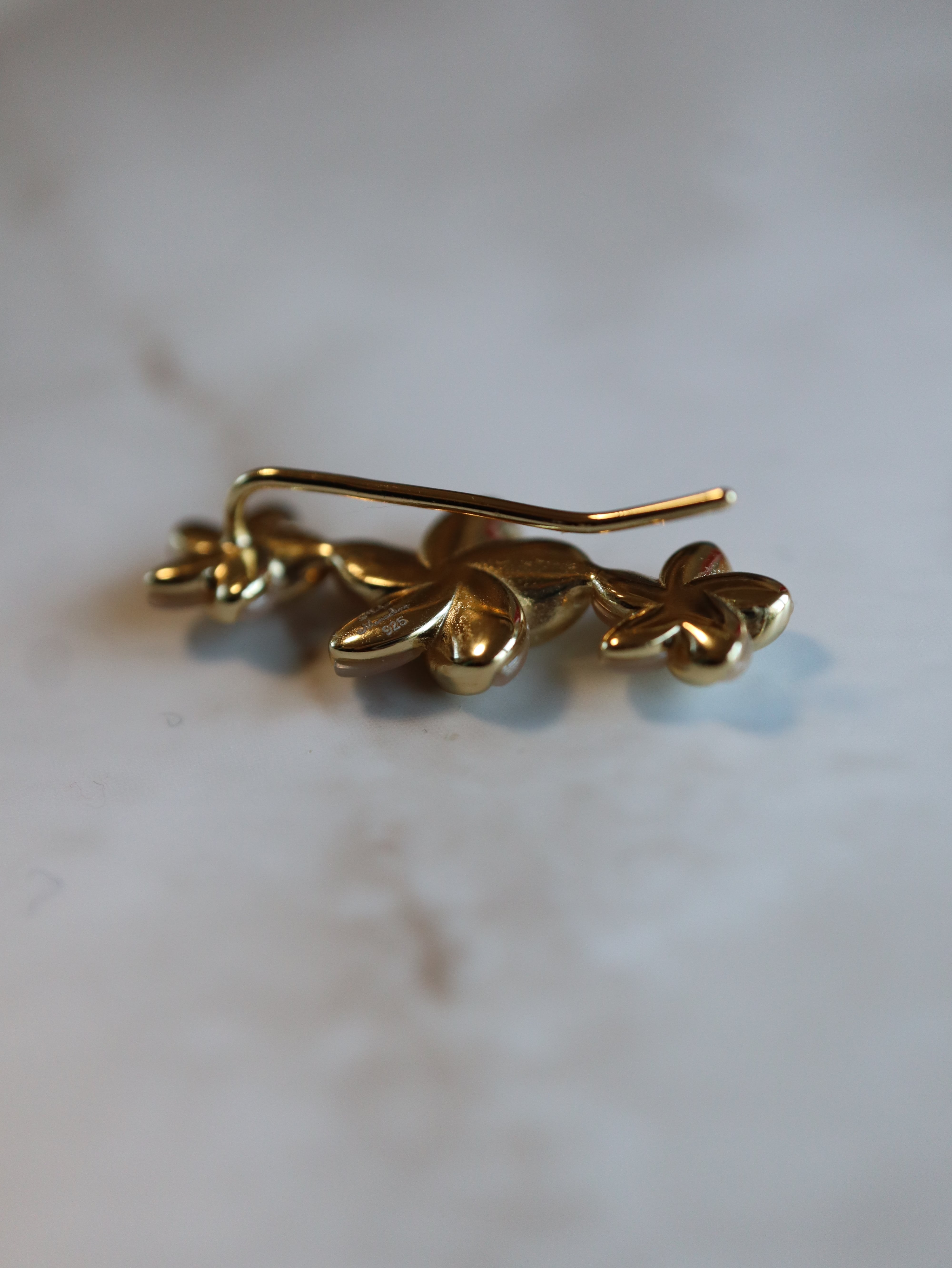 Ear climber Shell plumeria earring Hawaiian jewelry ”an earring