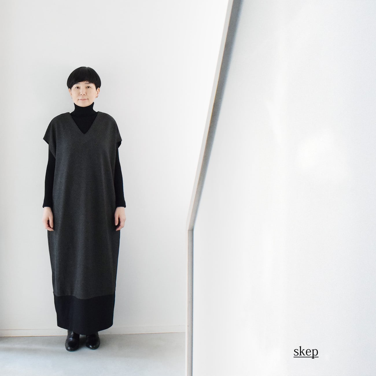 コットンダブルガーゼ 袖リブワンピース（付属ひも付）：黒［OP03HSBK