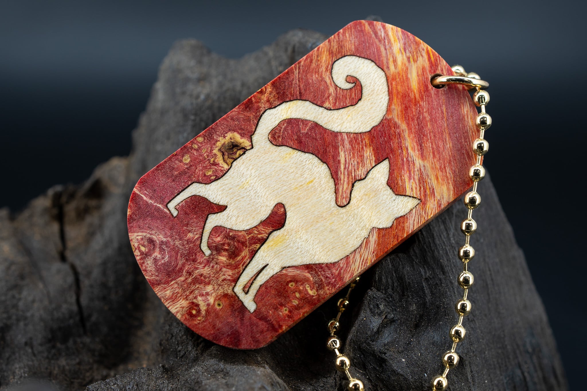 【カナダの象徴】ハードメープル 瘤杢 スタビライズウッド ドッグタグ 象嵌 探る視線