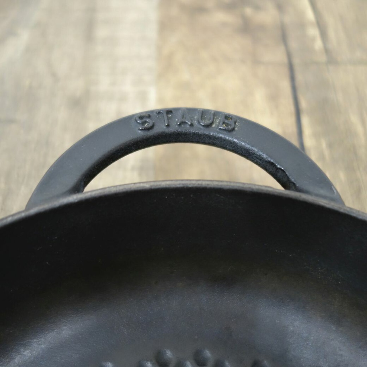 staub かわいかっ ストウブ ソテーパン ニダベイユ 蜂の巣 ブラック28cm 