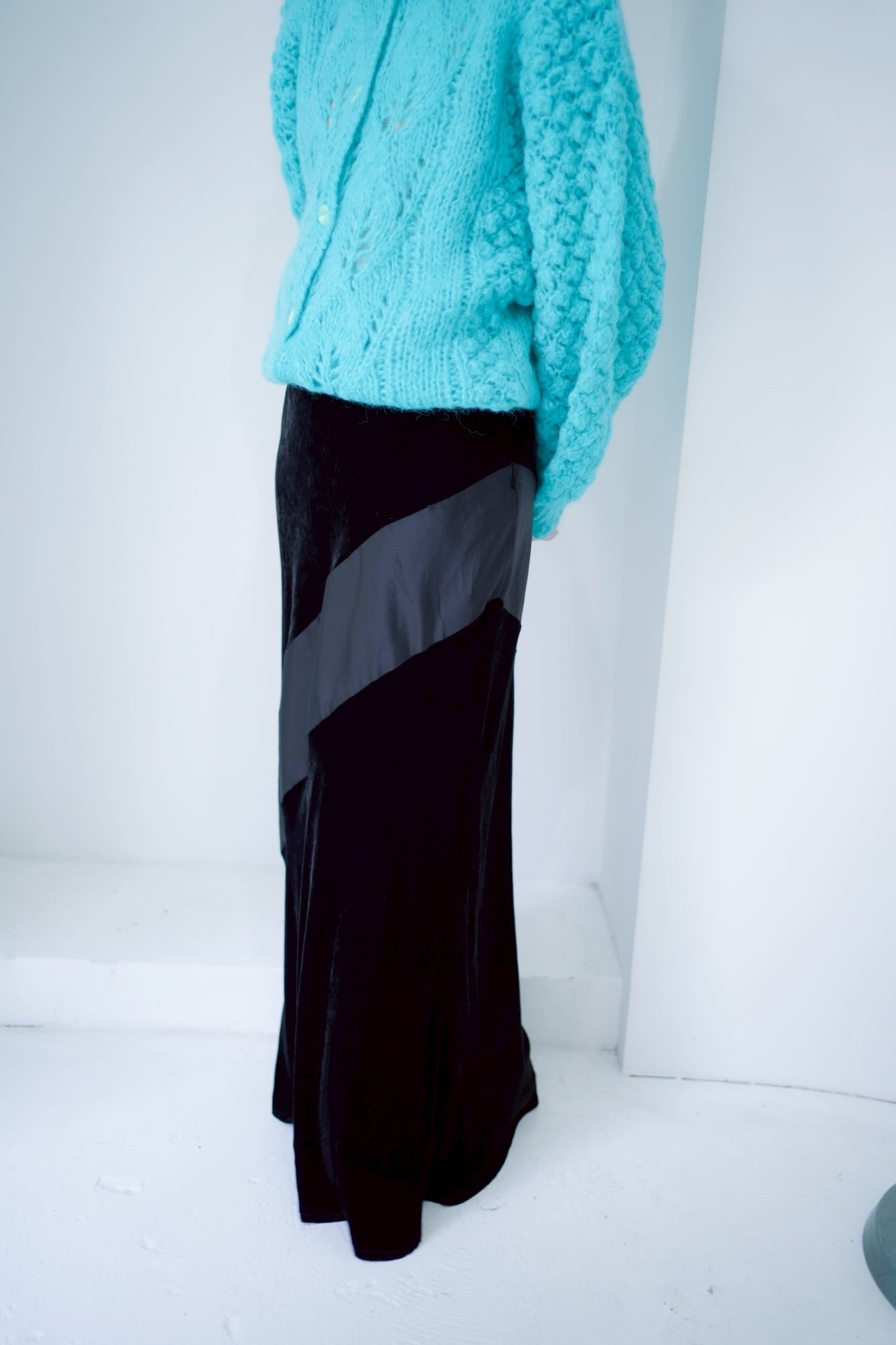 black switching velours long skirt