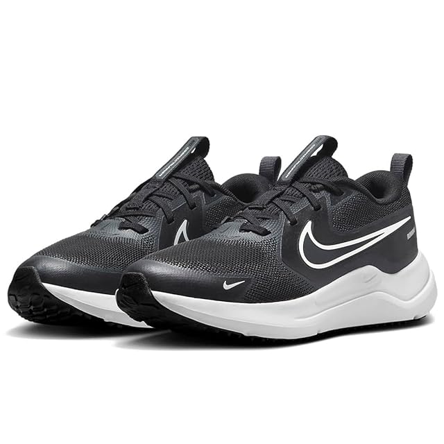 NIKE Zoom Rival Distance Black/Metallic Silver/Dark Smoke Grey
