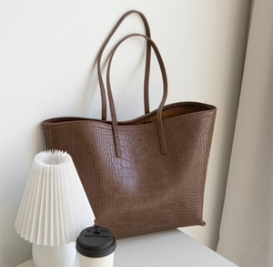 高級感　トレンド　ショルダーバッグ　ハンドバッグ　斜め掛け　大容量　PU　トートバッグ