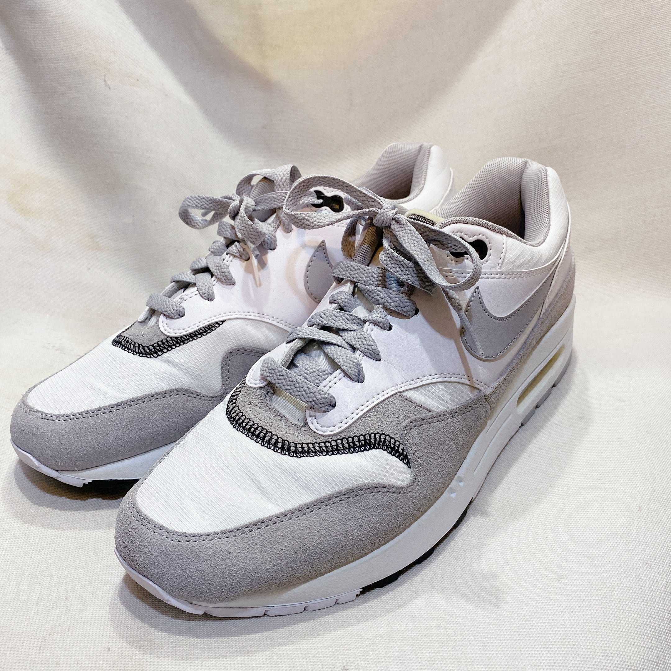 ナイキ　エアマックス　ゴースト　白　グレー　NIKE AIR MAX GHOST AH8145