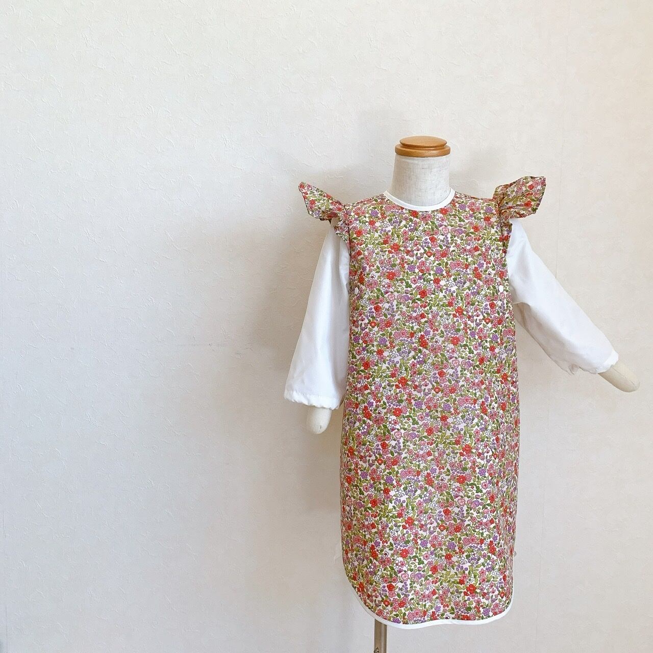 475円 人気激安 食事用エプロン 花柄 ピンク 介護 MEAL APRON 撥水加工 防水加工 75×90cm 475円 人気激安 食事用エプロン 花柄 ピンク 介護 MEAL APRON 撥水加工 防水加工 75×90cm