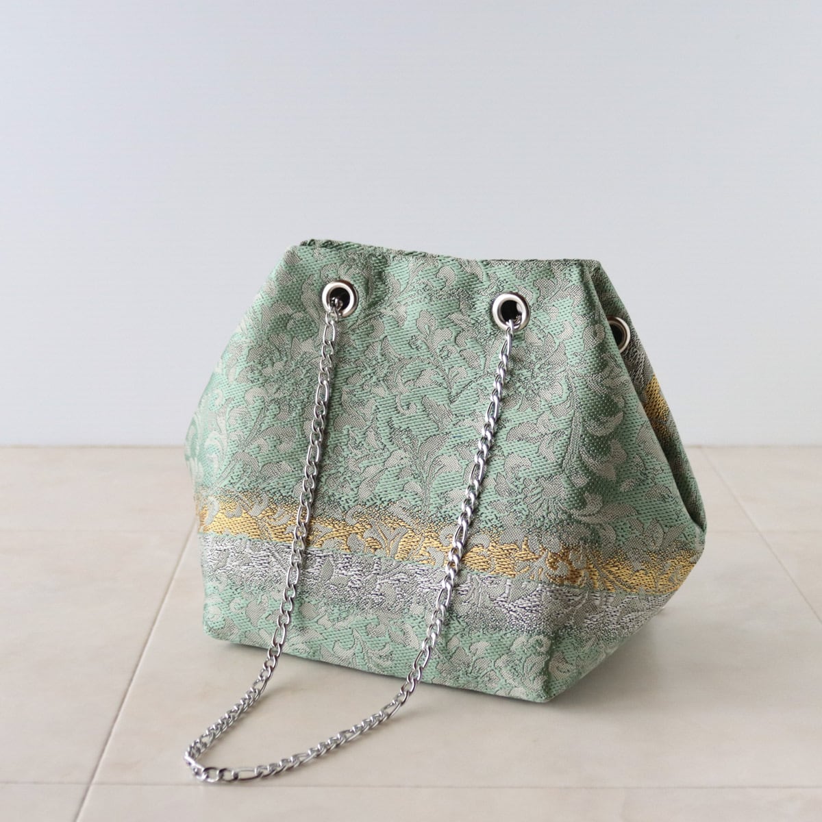 Obi Drawstring Bag Cube /よもぎカラーに花唐草/帯リメイクバッグ