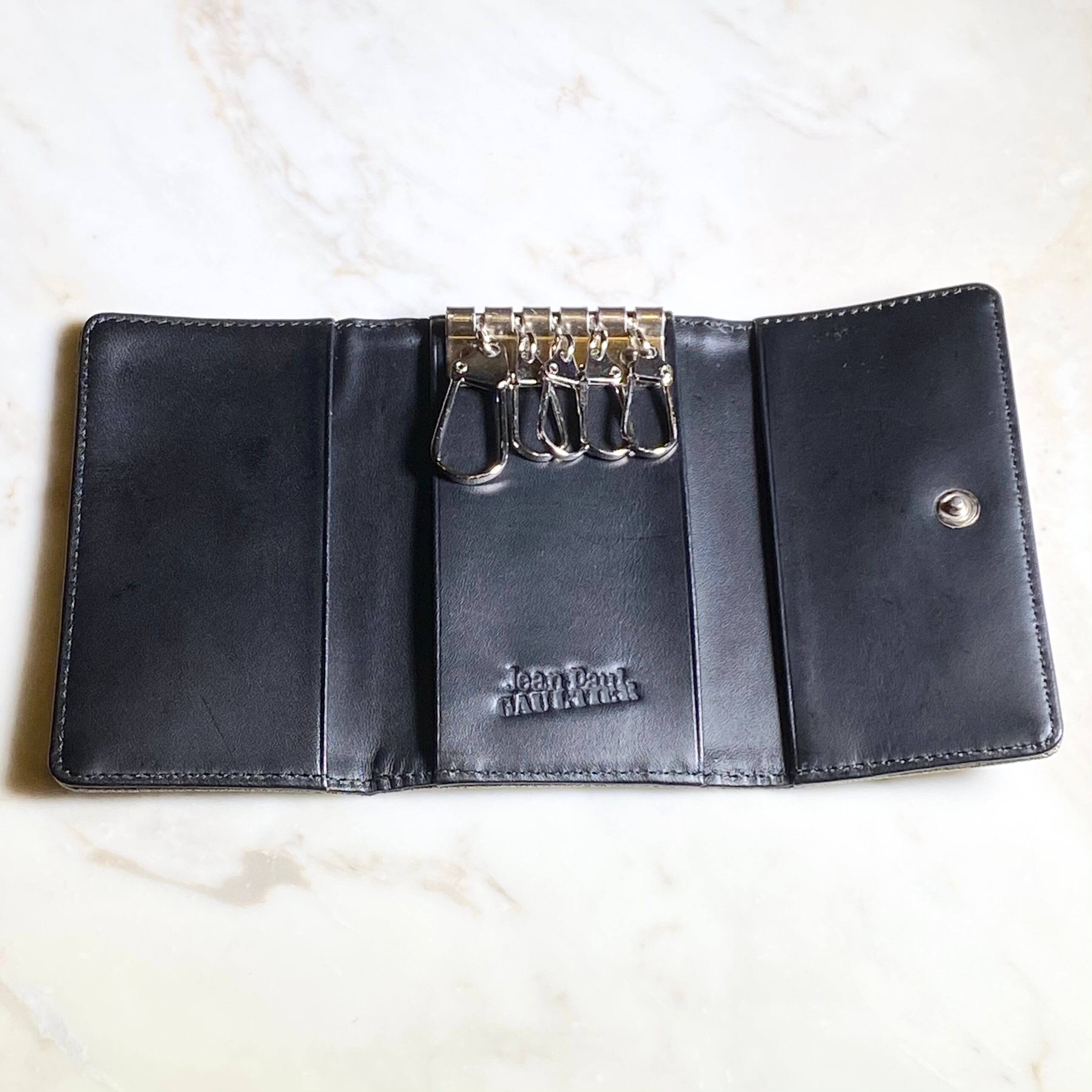 JEAN PAUL GAULTIER logo plate key case | NOIR ONLINE Jean Paul