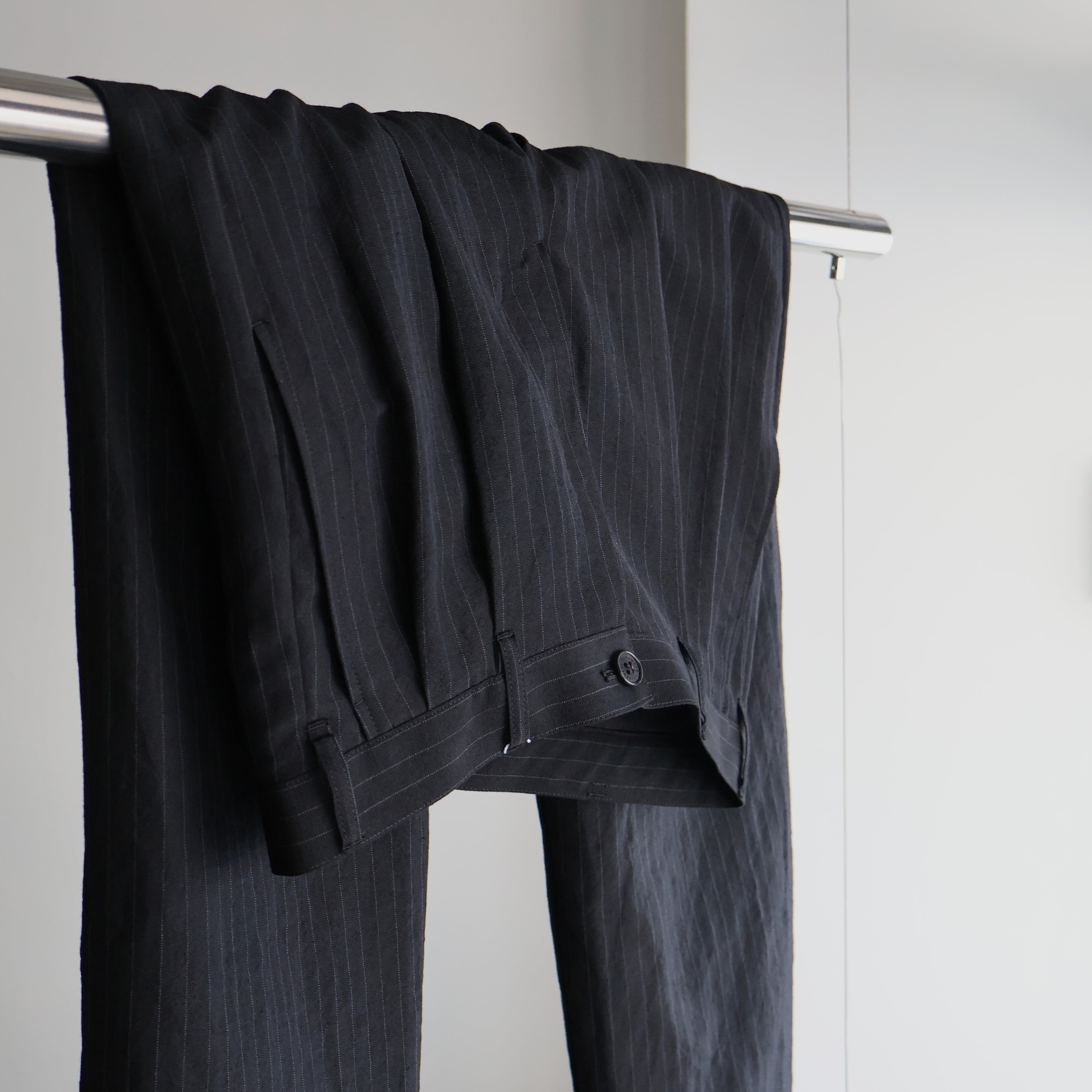 universal products. “ WOOL LINEN 2 TUCK TROUSERS ( Stripe )” | H.inch
