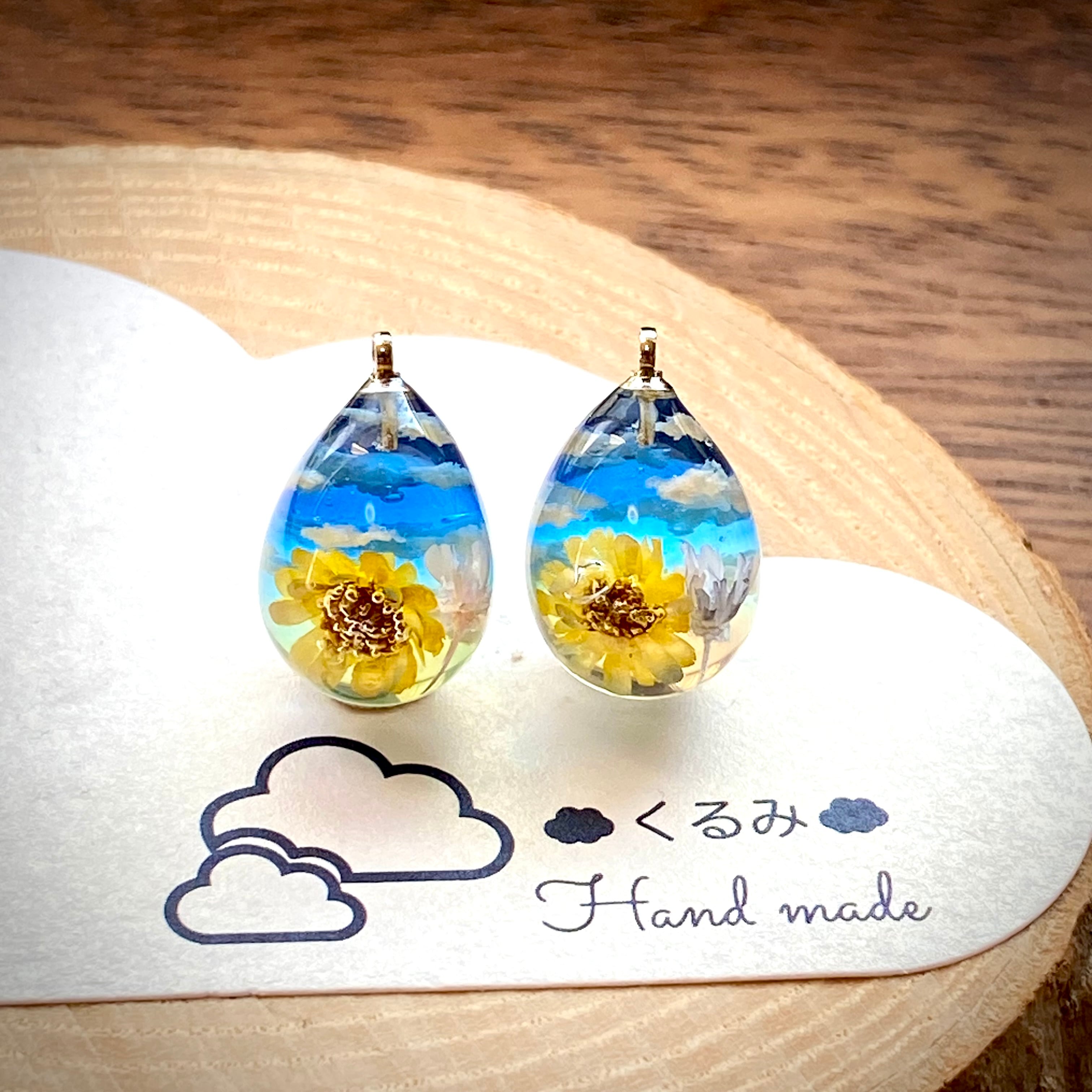 レジンピアス イヤリング ひまわりと青空 たまご型 15×12mm