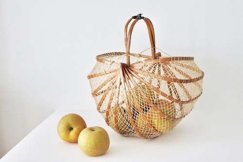 vintage bamboo folding basket / 竹の折り畳みかご