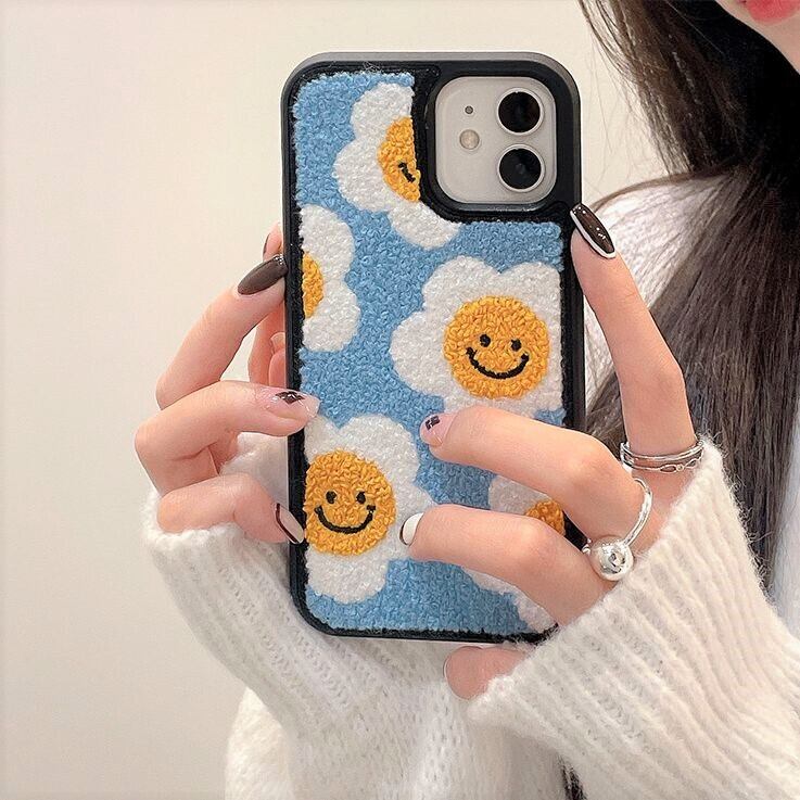 スマイル フラワー Iphoneケース ニコちゃん 花柄 パイル地 刺繍 スマホカバー ポップ レトロ かわいい キュート ファンシー Lamitte Deco トレンド 韓国ファッション ショップ Base店