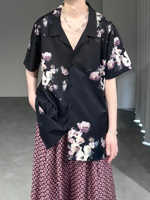 flower open collar shirt / black × lavender