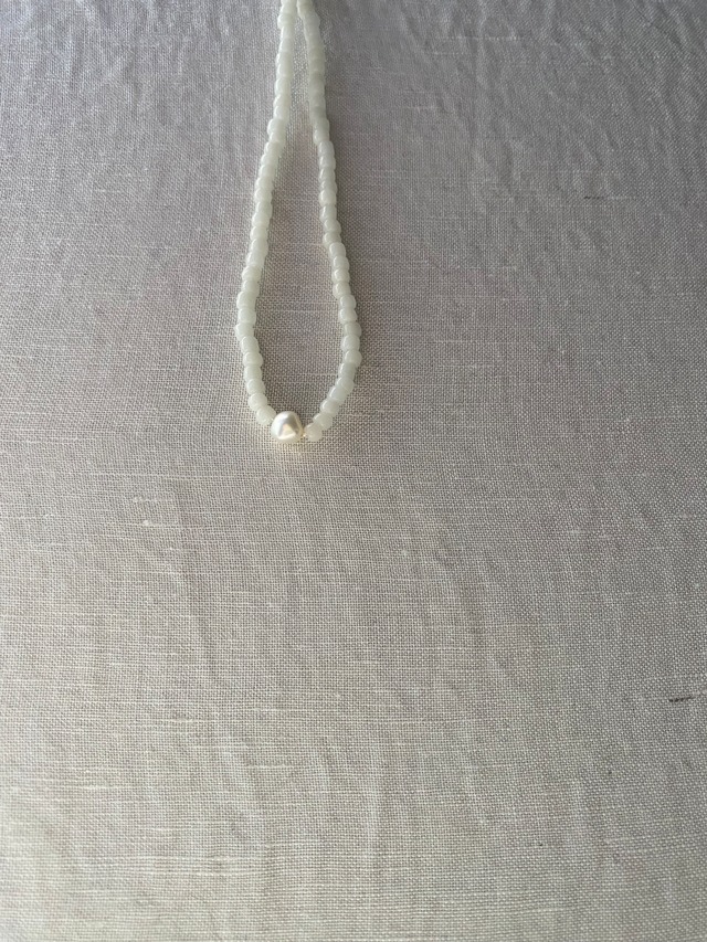 white veil glass necklace