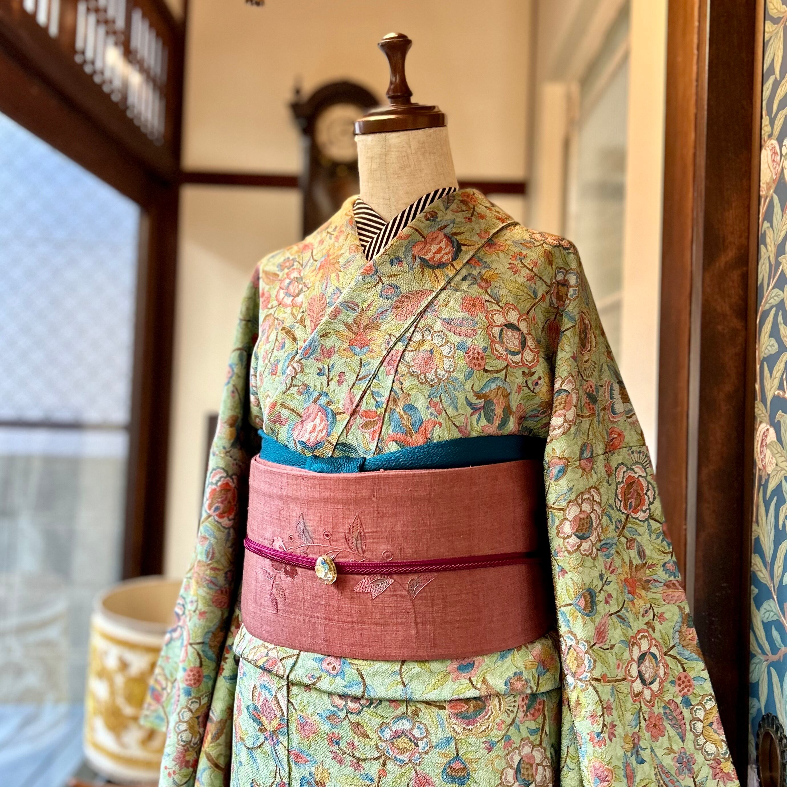 two birds*スワトウ刺繍 茜色 2羽の鳥リサイクル名古屋帯 A211 two birds*スワトウ刺繍 茜色 2羽の鳥リサイクル名古屋帯 A211