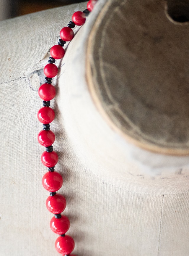 unknown used Graduated red beads necklace
