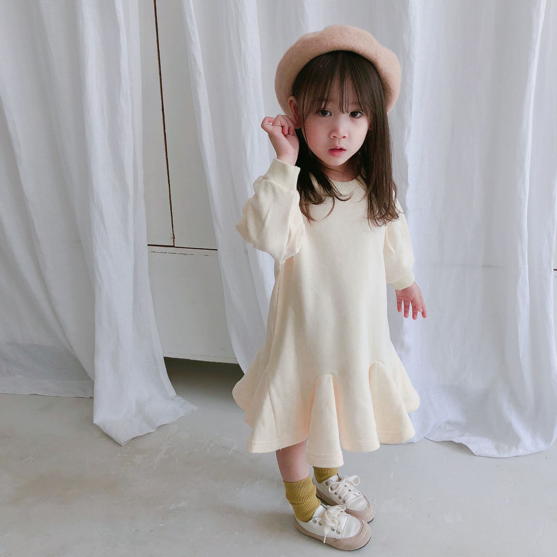 xiao0085)女の子フレア裾長袖ワンピース クリーム色 キッズ ワンピース