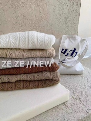 キーネック針抜きニット