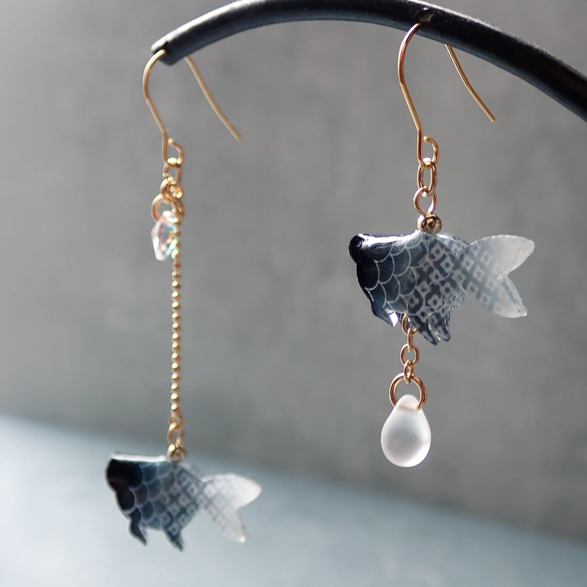 和柄金魚-黒-のイヤリング・ピアス