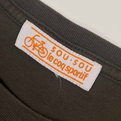 SOU SOU × le coq sportif ソウソウ × ルコックスポルティフ デザイン 半袖 Tシャツ/チャコールグレー系 メンズ