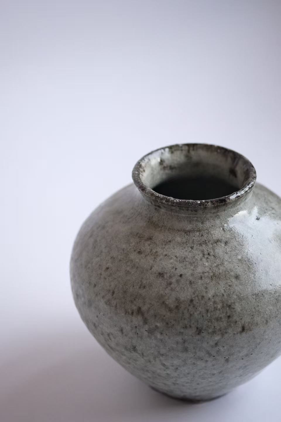 八田亨 Toru Hatta - 白掛大花入 White Make Up Vase | Road of