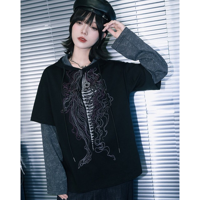 深海に還る鯨骨の記憶 重ね着風フード付き中華ゴシック長袖Tシャツ