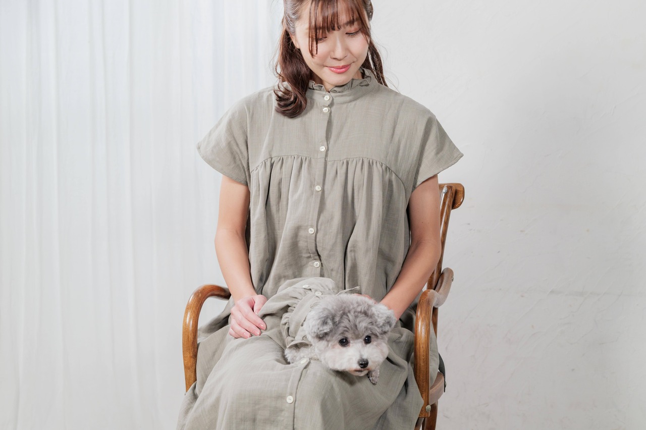 〈Ladies〉おでかけ日和の、襟フリルワンピース｜グレー