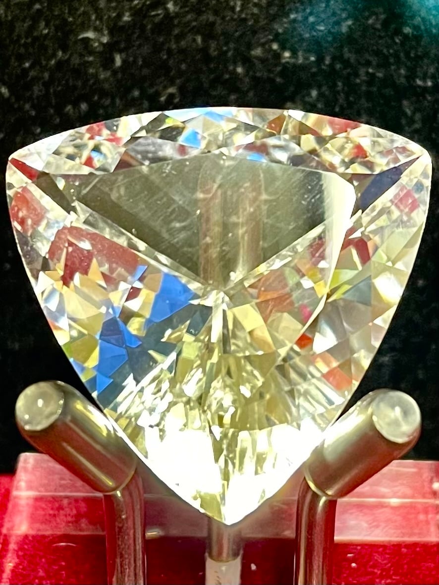 6) D・ガイガー秘蔵個人コレクション「スーパー・ロシアンレムリアン」ミラクル・カット(中型)