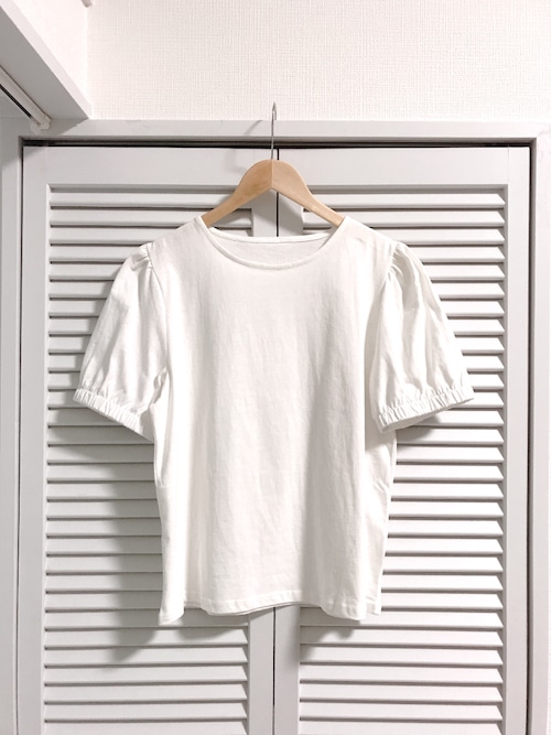 パフスリーブのシンプルTシャツ ホワイト