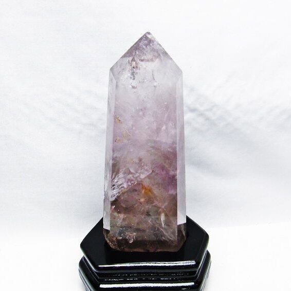 アメジスト 六角柱 アメシスト ポイント 置物 原石 虹入り ファントム 台座付属 一点物 152-2131