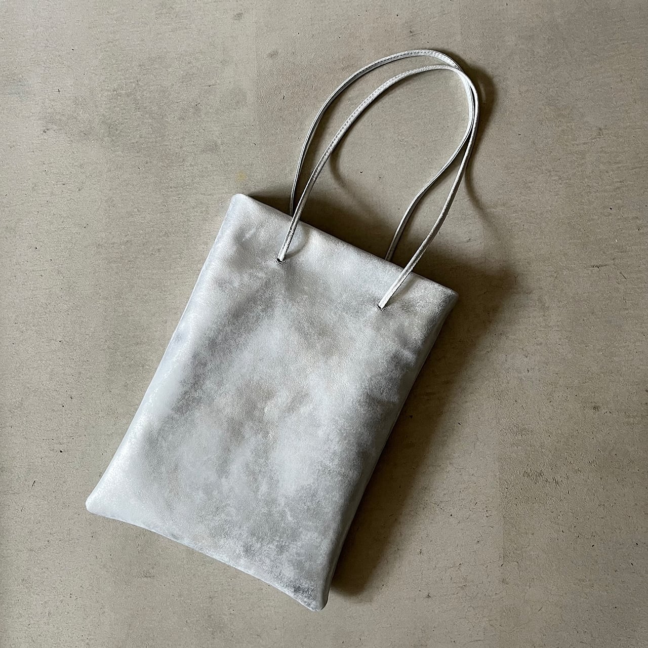 as couture アズ・クチュール  ICE SILVER サコッシュ レザー クラック加工 ショルダーバッグ シルバー レディース【中古】6-0318G∞ as couture