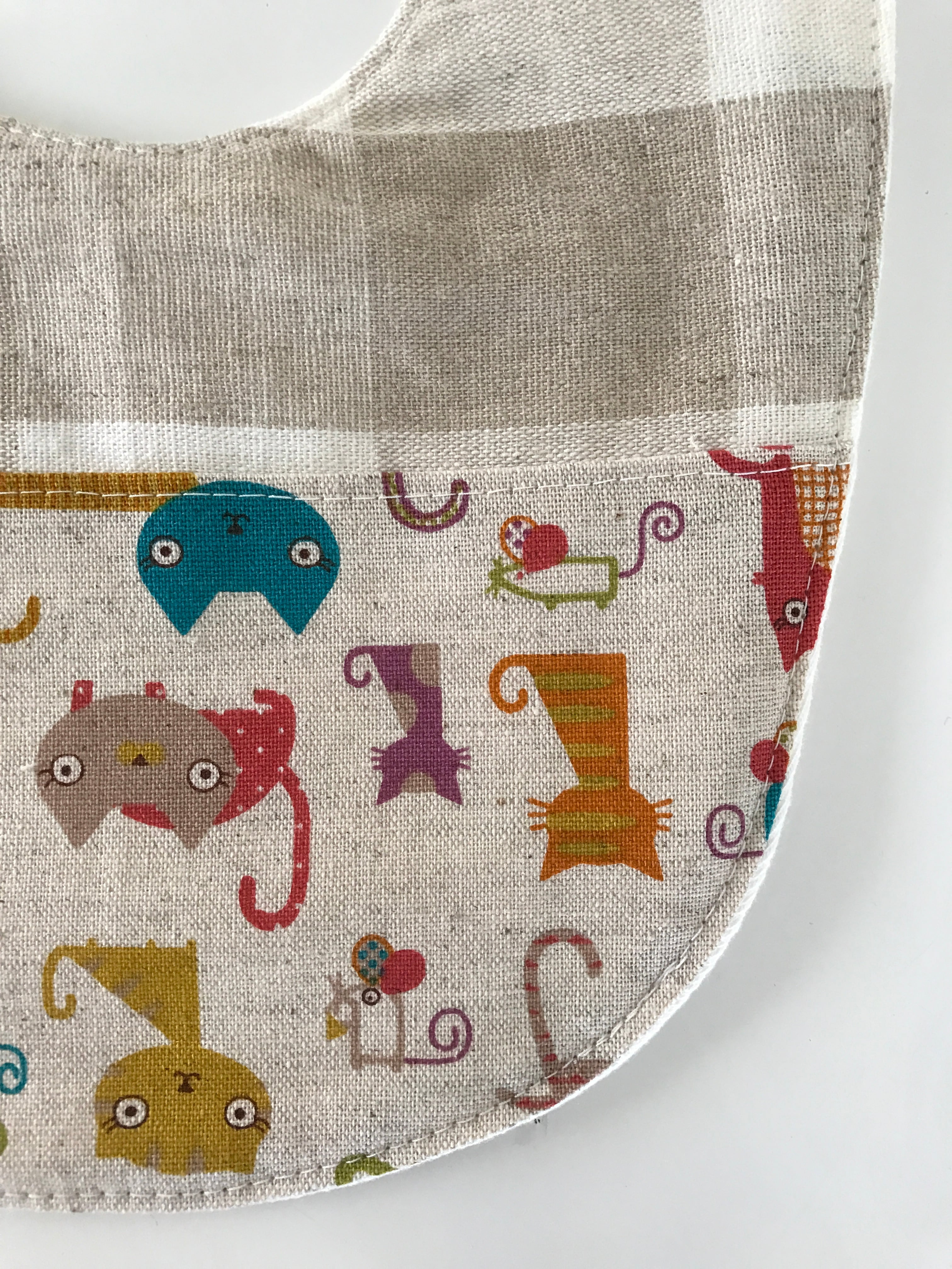 ナチュラルチェックのネコちゃんスタイ | ちょっとおしゃれな