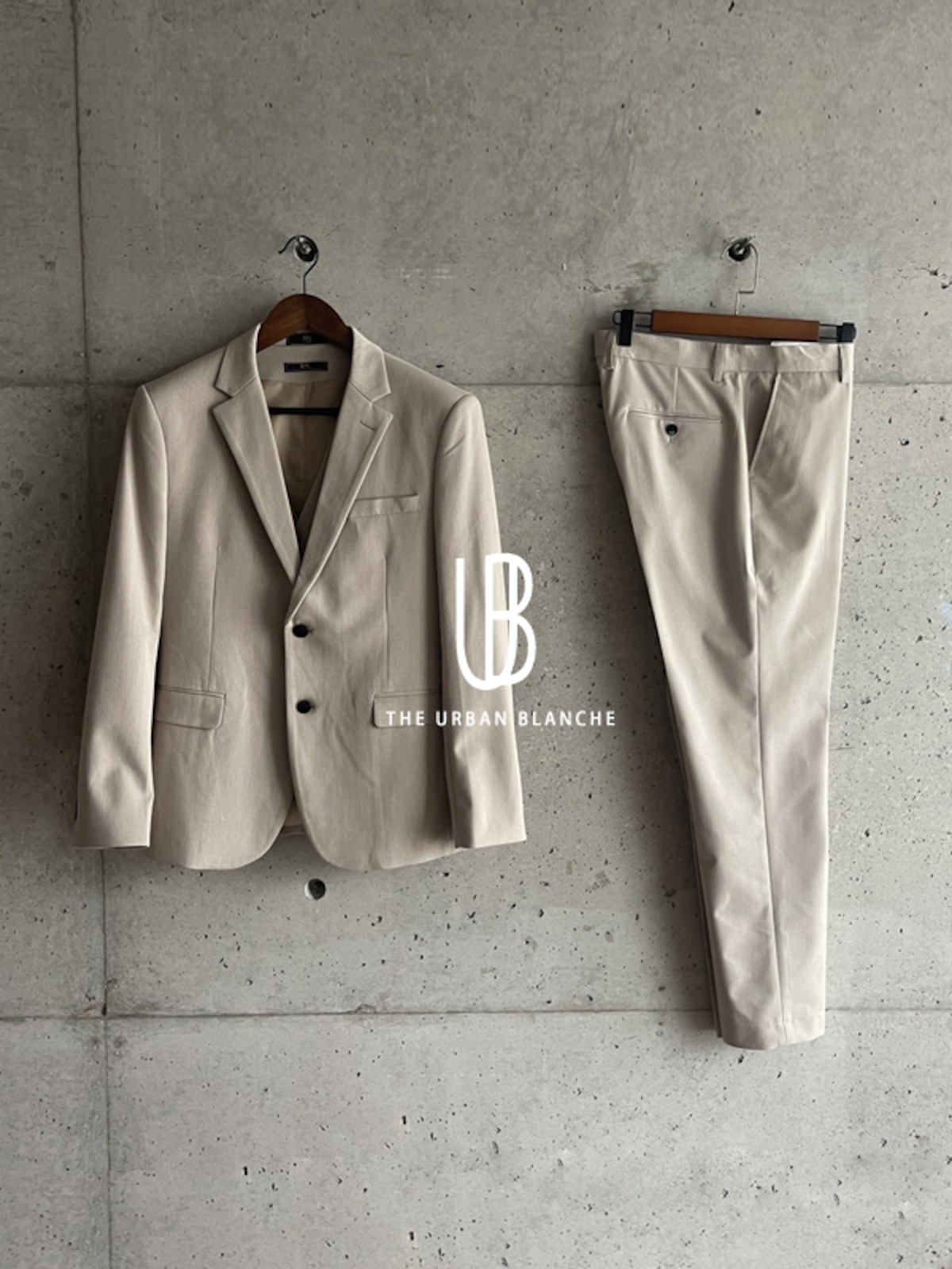 THE 温かく URBAN BLANCHE タキシード カーキ ドット蝶ネクタイ付き