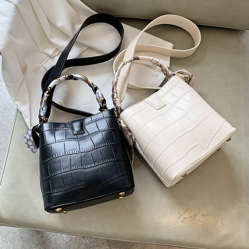 バッグ女性2020新しい波insファッション野生のポータブルメッセンジャーバッグ夏のネット赤いショルダーバケットバッグ小さなバッグ Tiancai_Wing_Bag3503920