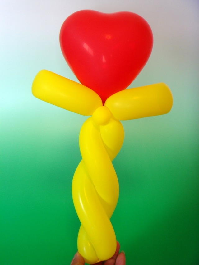 女の子に人気ハートのステッキのバルーンアート バルーンアートの作り方のお店