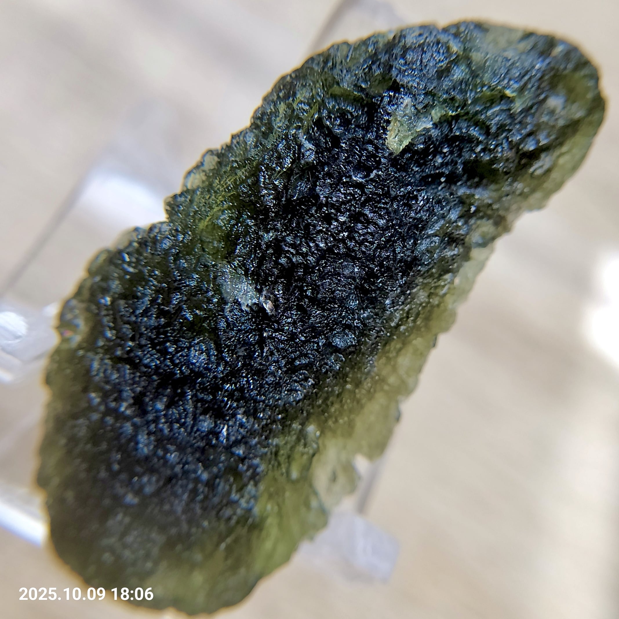 成約済み】超希少 虹入り 天然 無処理 モルダバイト 原石 11.6g 鑑別