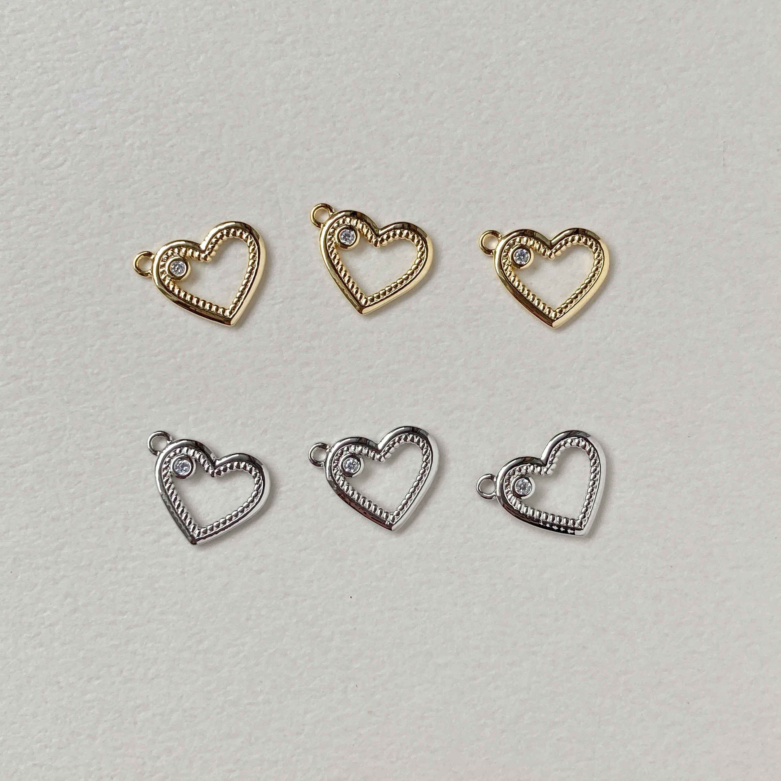 フープハートのジルコニアチャーム(16K/プラチナメッキ)