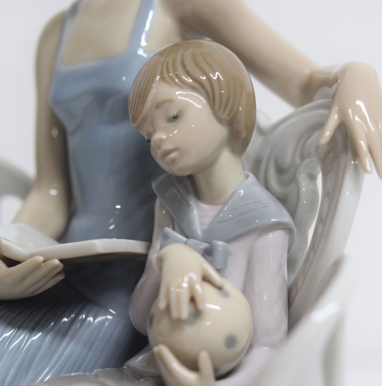 LLADRO リヤドロ フィギュリン 陶器人形 ベンチに座る母と子 LLADRO リヤドロ フィギュリン 陶器人形 ベンチに座る母と子