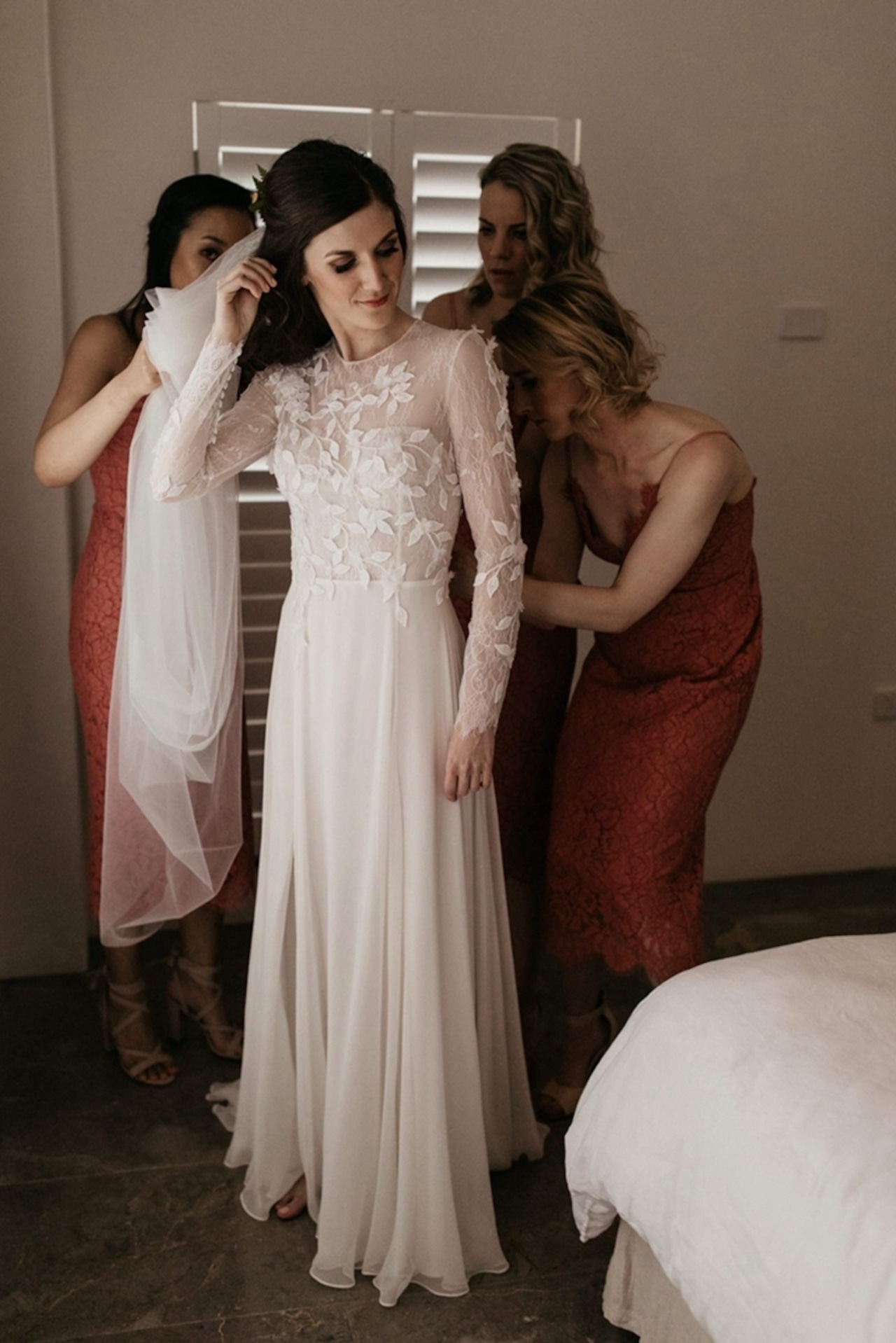 ヴィンテージ袖付きドレス ウェディングドレス 花嫁 披露宴 結婚式 前  