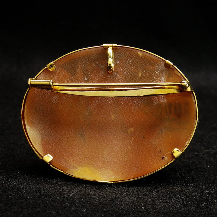 ジョヴァンニ・アメンドーラ作 波止場とヨットのカメオ | Cameo