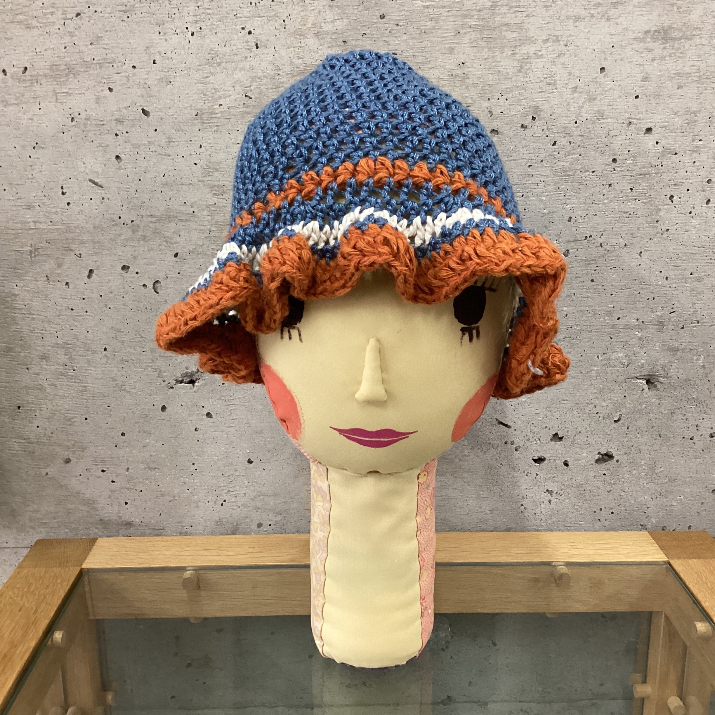 Tulip-style knit hat