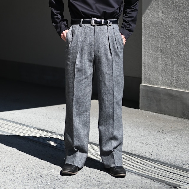 INTERIM / INDIA WOOL CLASSIC HERRINGBONE WITH LEATHER PIPING 2-TUCK STRAIGHT SLACKS INTERIM / INDIA WOOL CLASSIC HERRINGBONE WITH LEATHER PIPING 2-TUCK STRAIGHT SLACKS