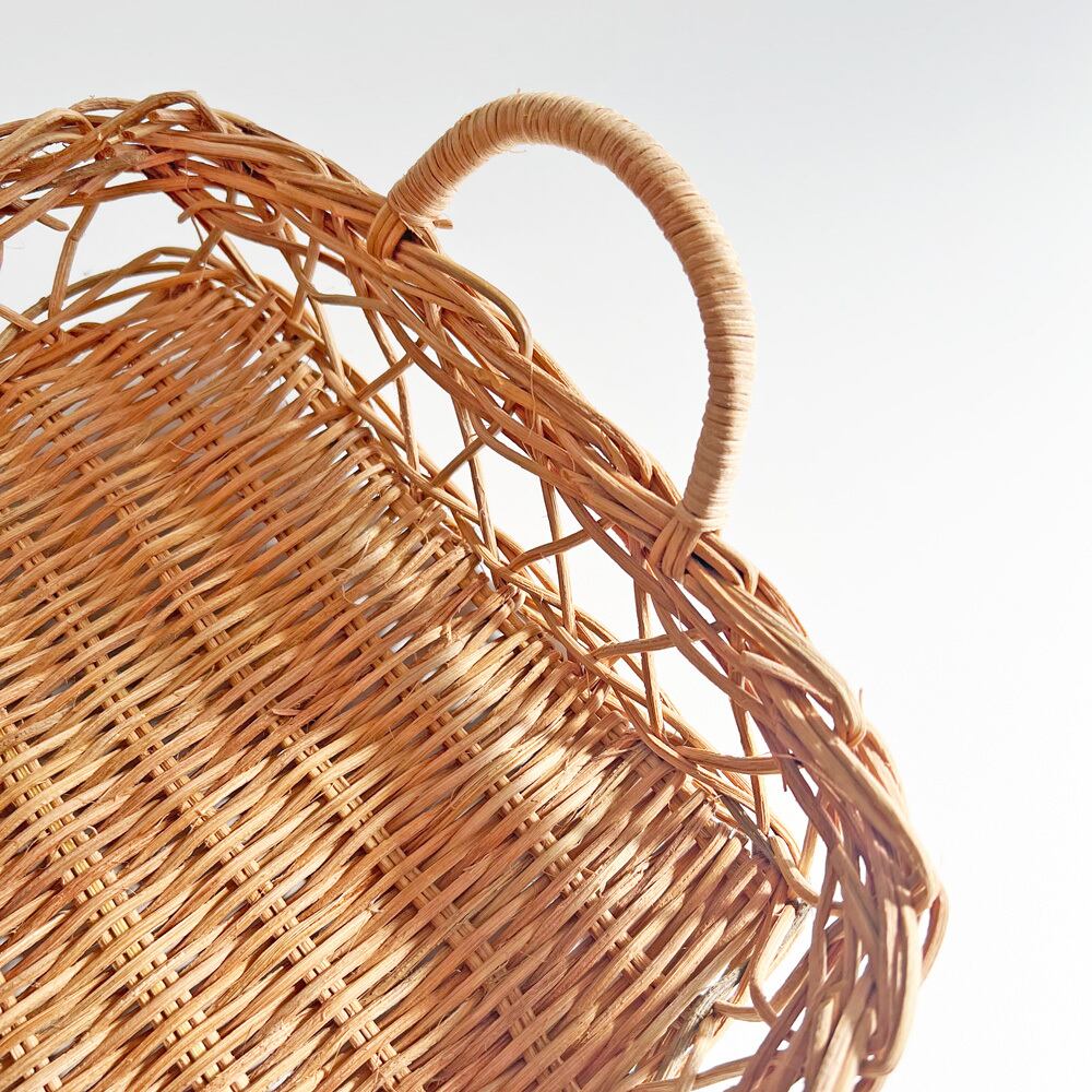 蚤の市購入】ラタンの大きなトレイ 暮らしの道具 カゴアミドリ 古道具