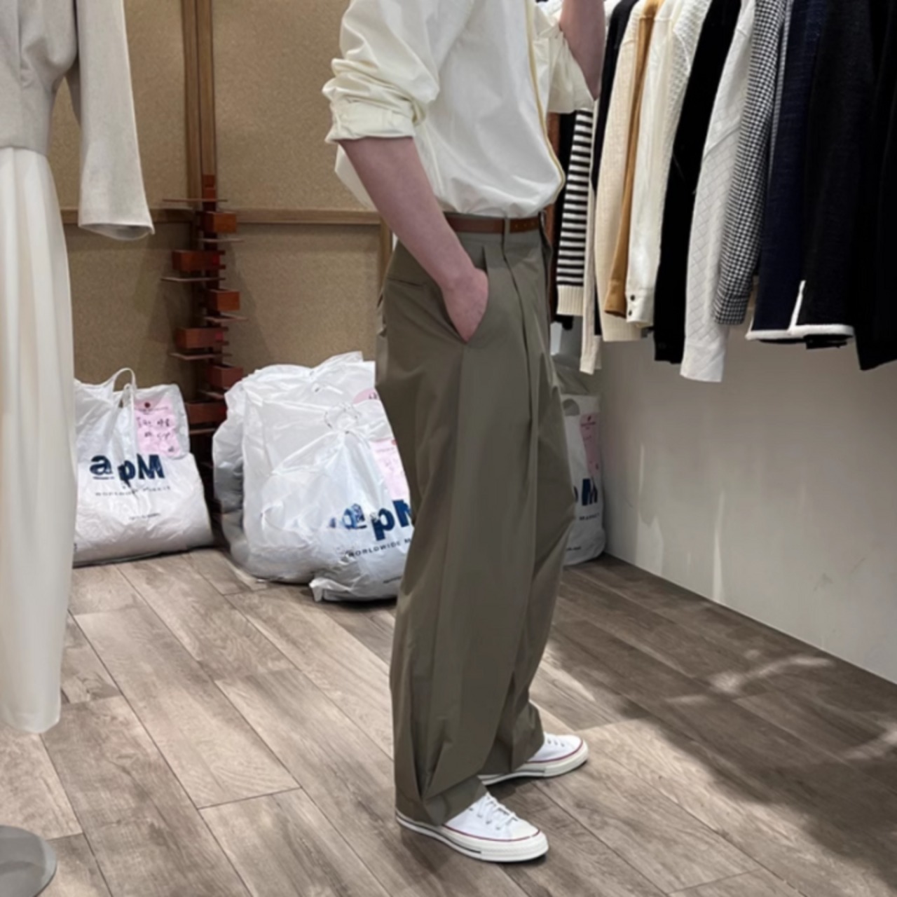 立体デザインプリーツ薄軽ルーズパンツ　0750