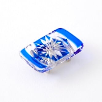 江戸切子 クリスタル帯留 菊模様 (瑠璃) | 江戸切子の製造 門脇硝子