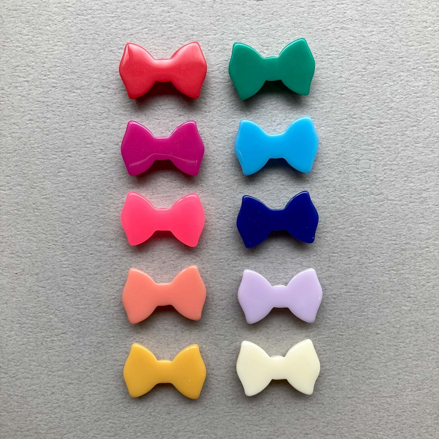 再入荷〉ぷっくりカラフルリボンデコパーツM（21mm） | Dua