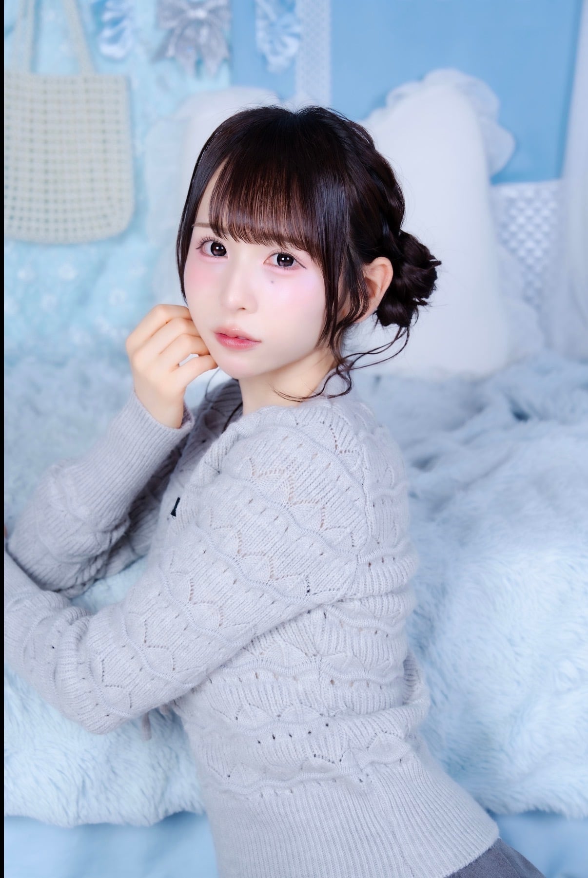 Ribbon V-Neck Knit