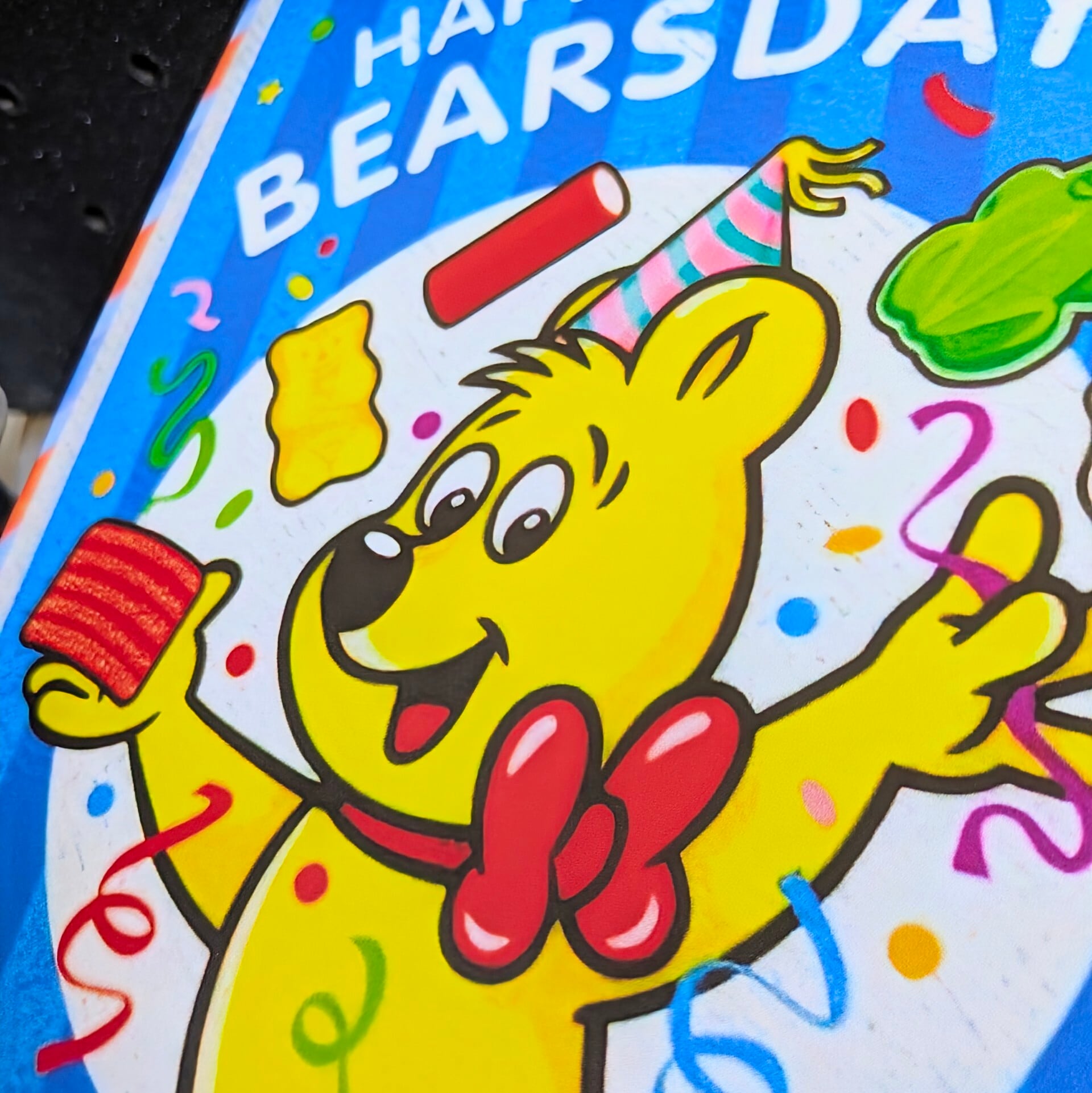 送料無料!ちょうどいいブリキ看板【 HARIBO / ハリボ 】 『HAPPY BEARSDAY』METAL SIGN / メタルサイン / ブリキ看板 / サインボード / ビンテージ加工 〚アメリカン雑貨 アメトイ〛