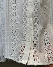 刺繍・レースフリル付きブラウス