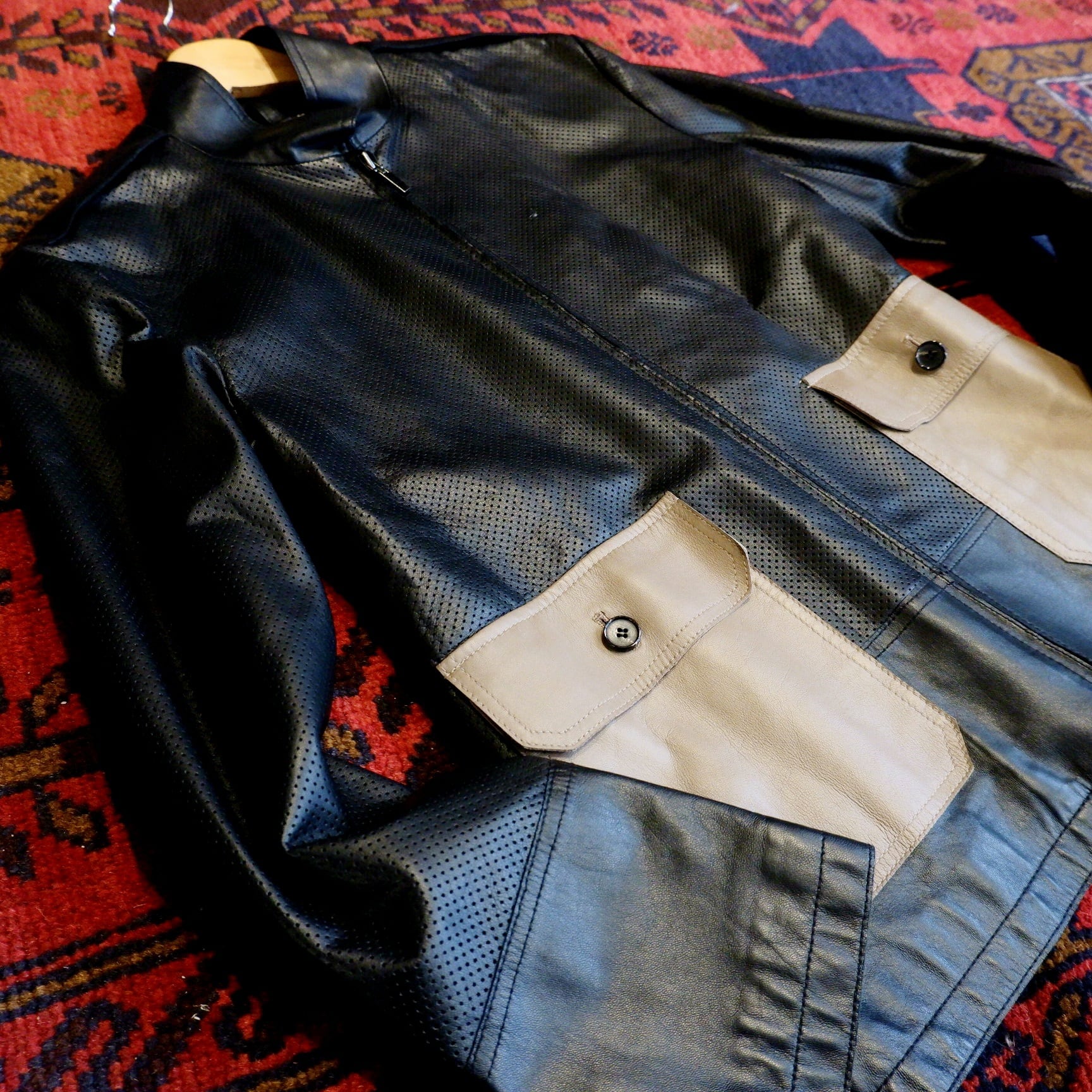 メンズL 羊革 イタリアンレザー パンチング加工 ライダースジャケット 黒