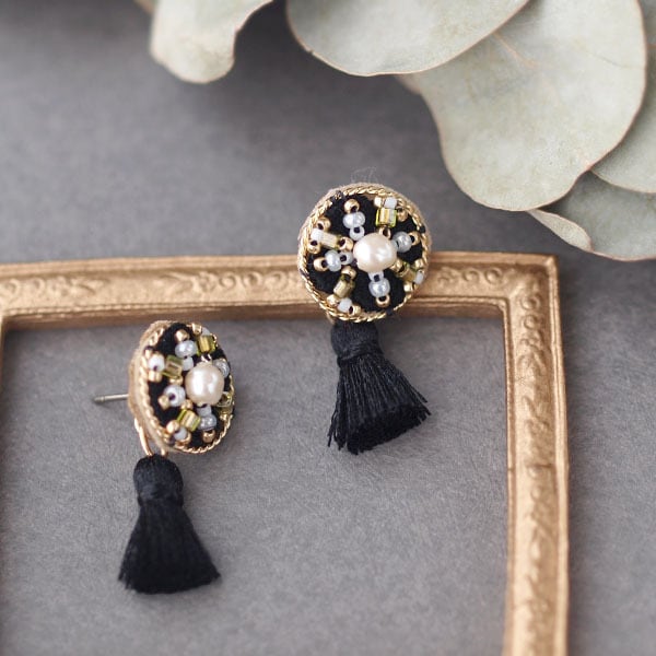 ビーズキット ブラックタッセル・ピアス(イヤリング)キット(針と糸付き